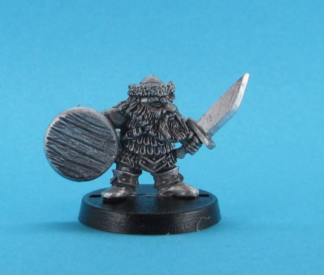 212C Dwarf Champion w/sword and shield - Click Image to Close